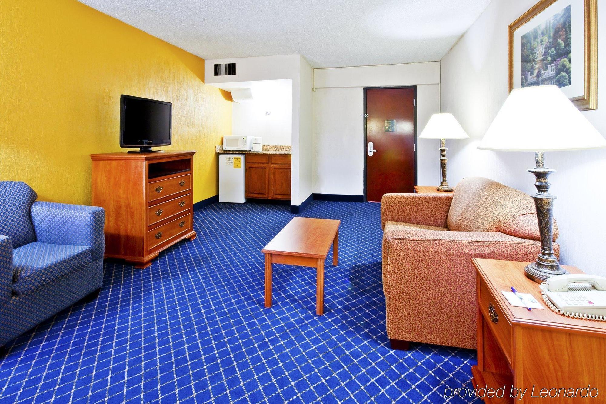 Holiday Inn Express & Suites Nashville-I-40 & I-24 Szoba fotó